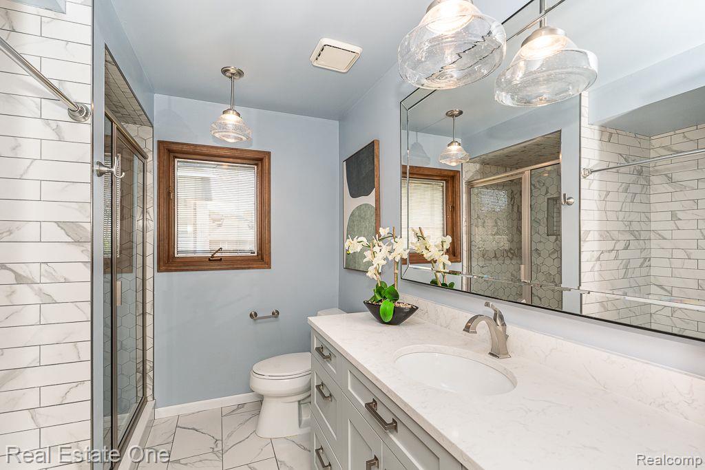 2211 HICKORY LEAF DR