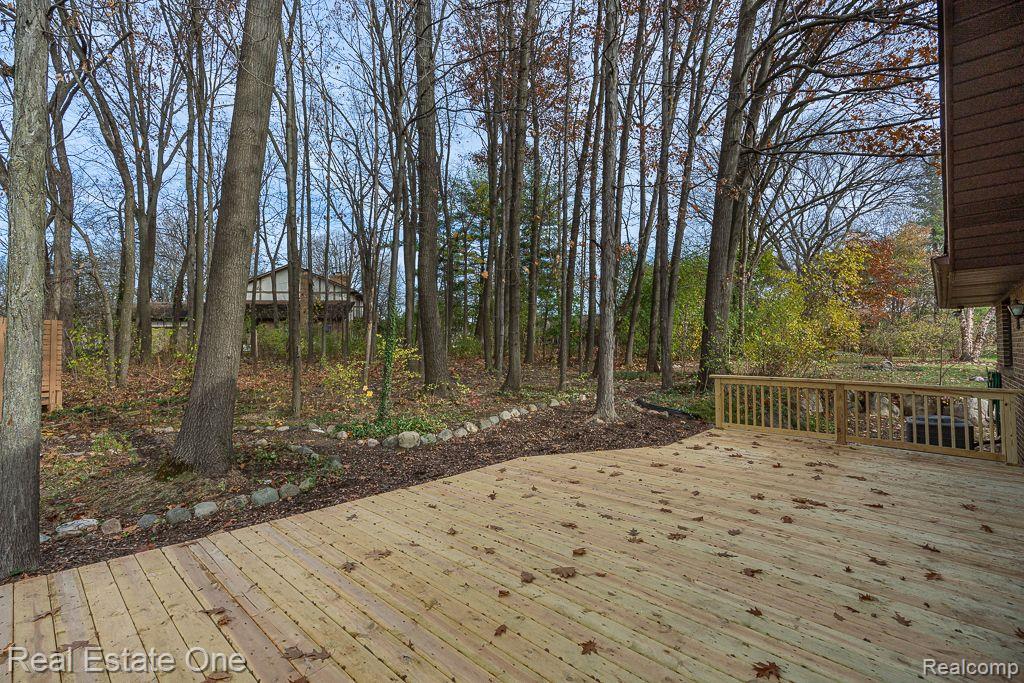 2211 HICKORY LEAF DR