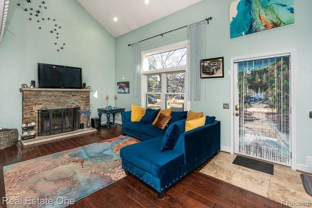 1311 FLORENCE AVE