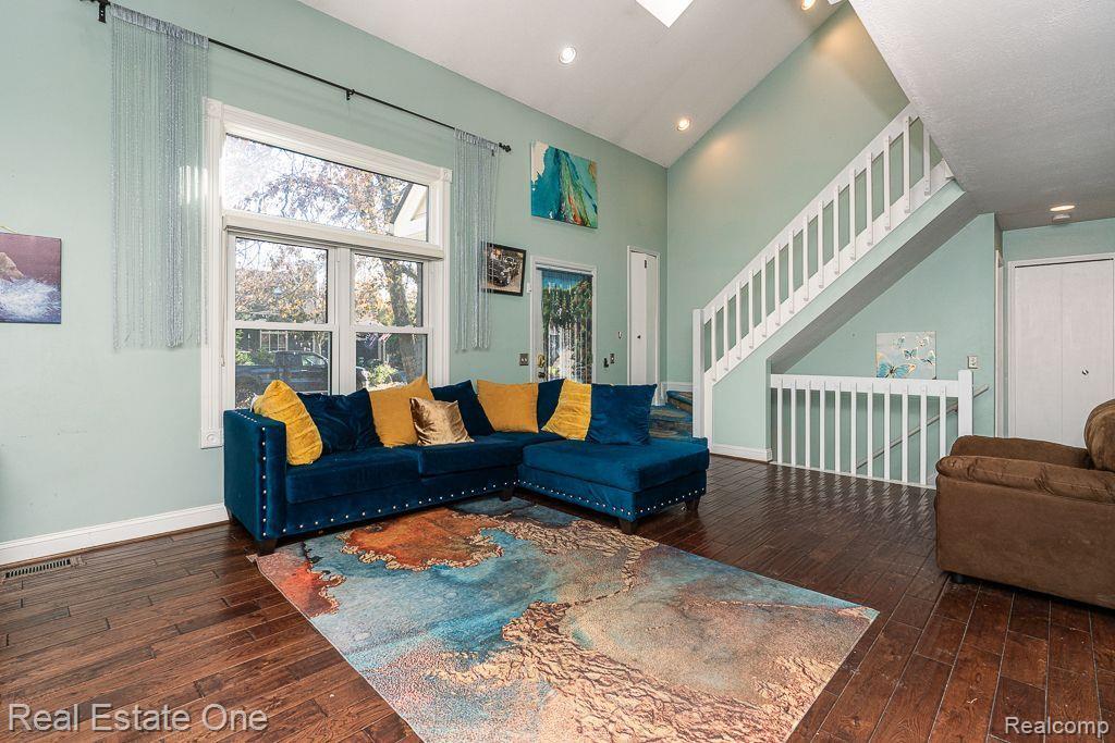 1311 FLORENCE AVE