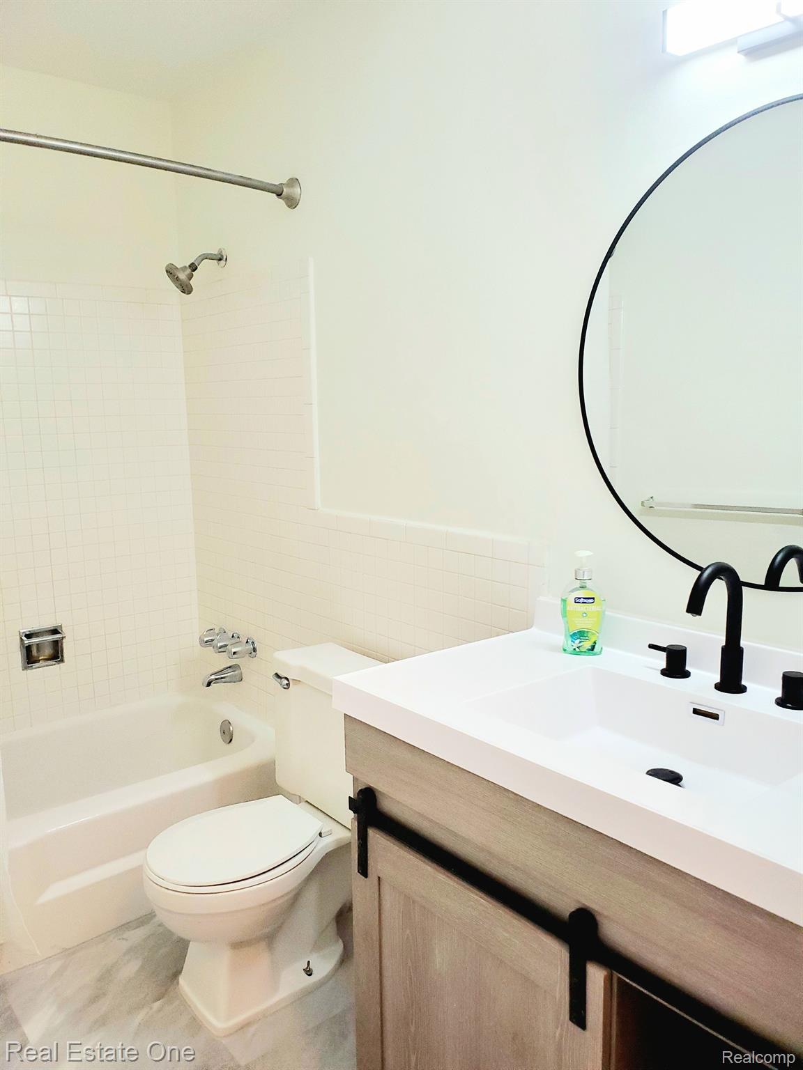 408 FOX HILLS DR S A-7