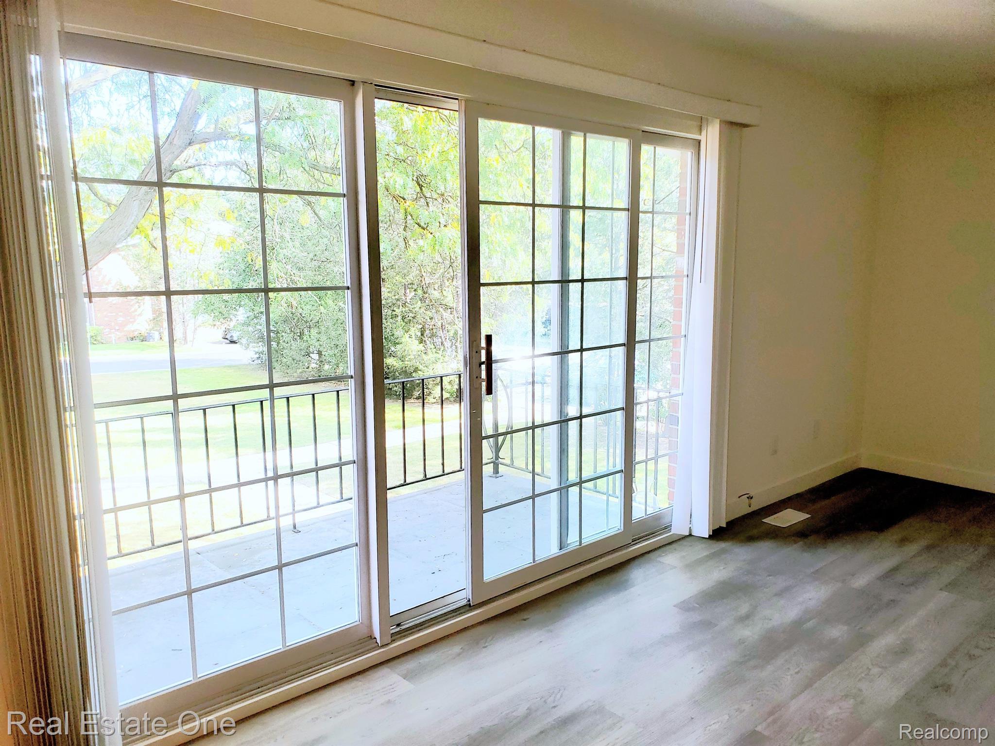 408 FOX HILLS DR S A-7