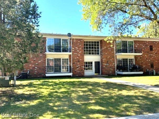 408 FOX HILLS DR S A-7