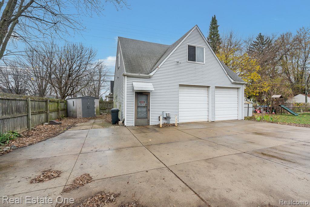 106 HUBBARD ST