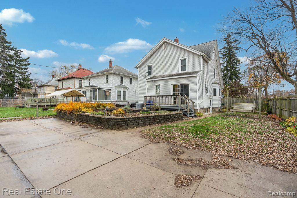 106 HUBBARD ST
