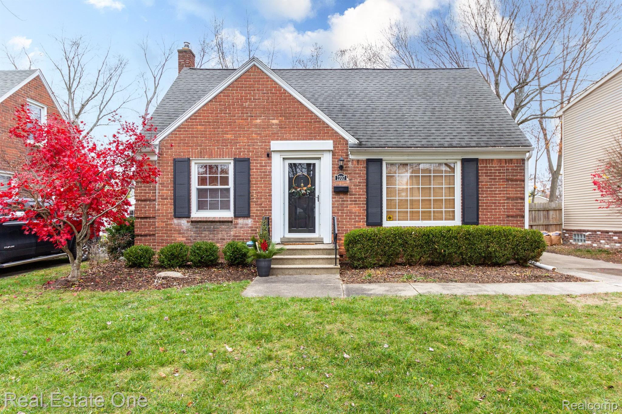 1707 N PLEASANT ST