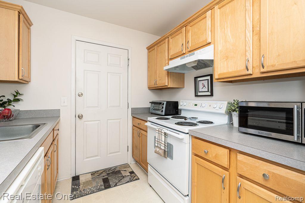 500 ROMEO RD 111
