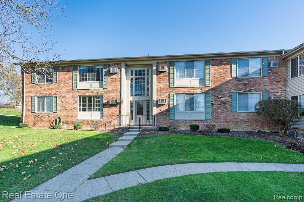 500 ROMEO RD 111