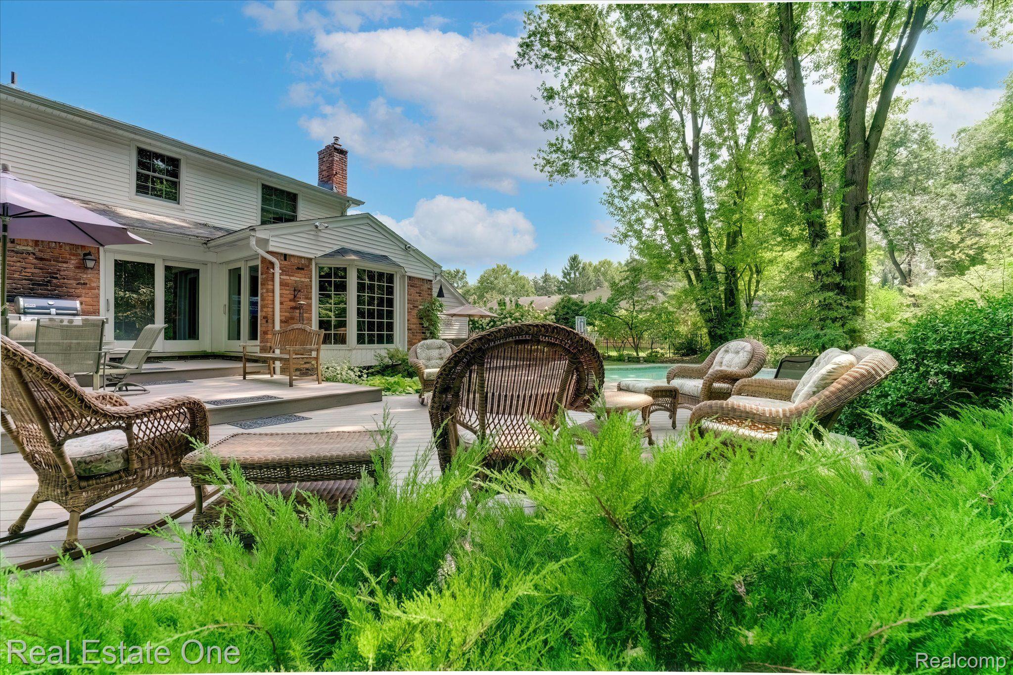 2463 HUNT CLUB DR