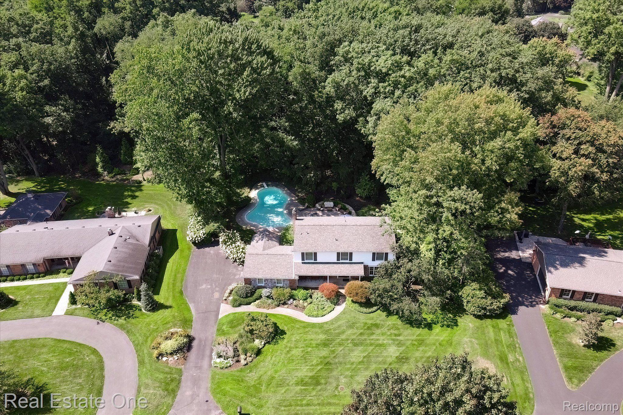 2463 HUNT CLUB DR