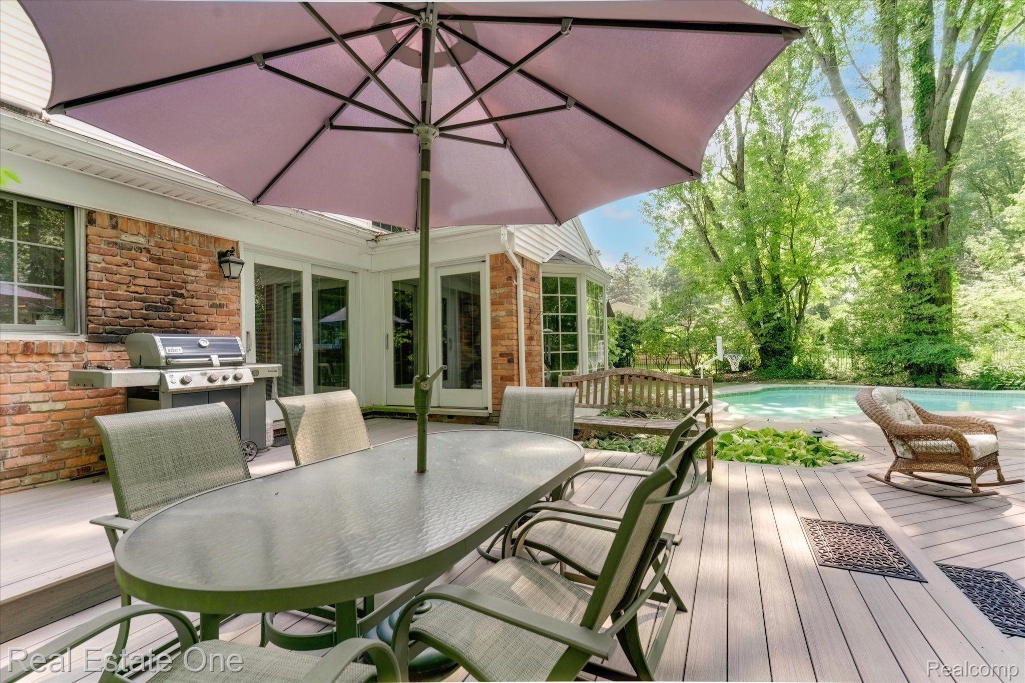 2463 HUNT CLUB DR