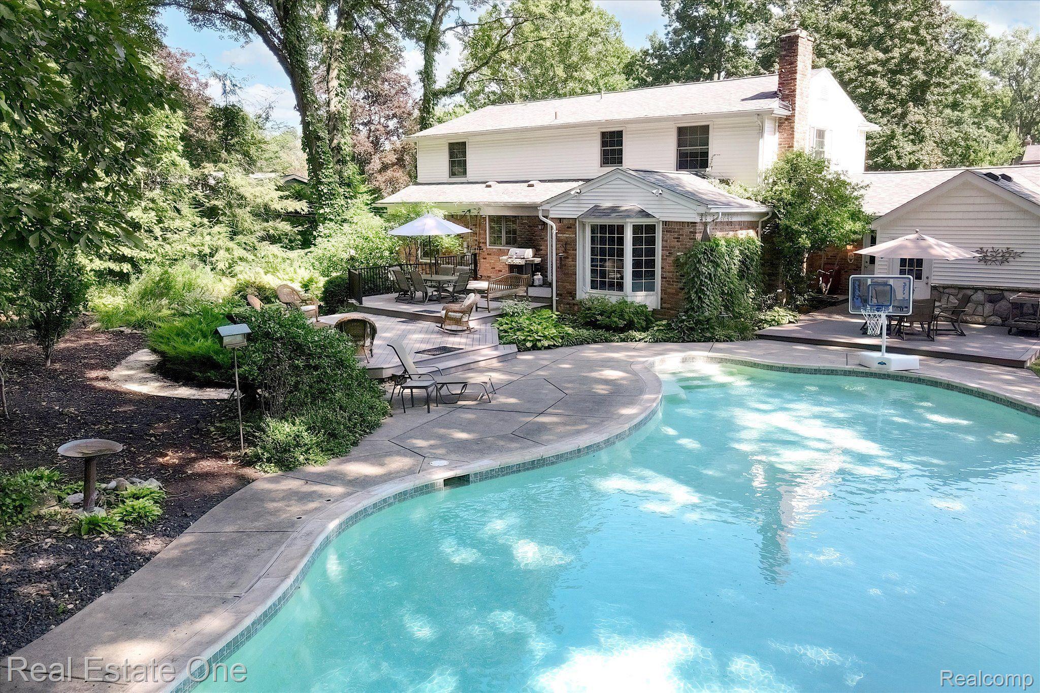 2463 HUNT CLUB DR