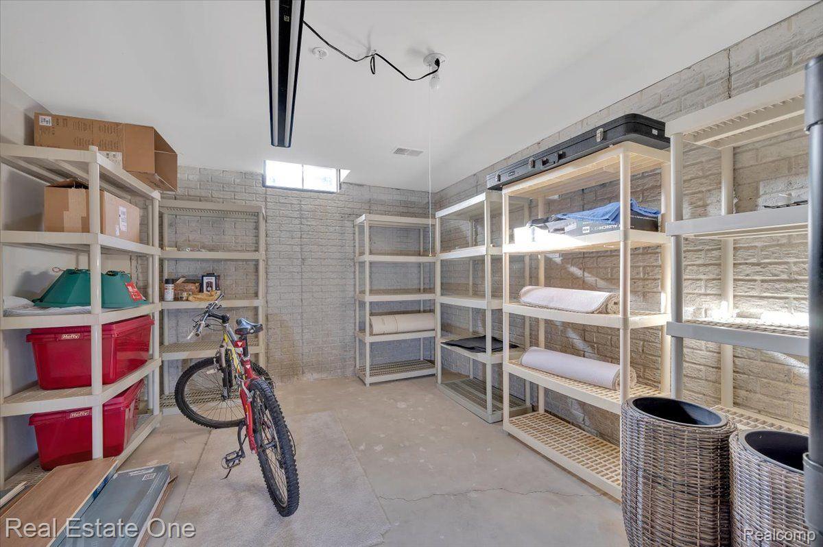 15201 ADRI CIR