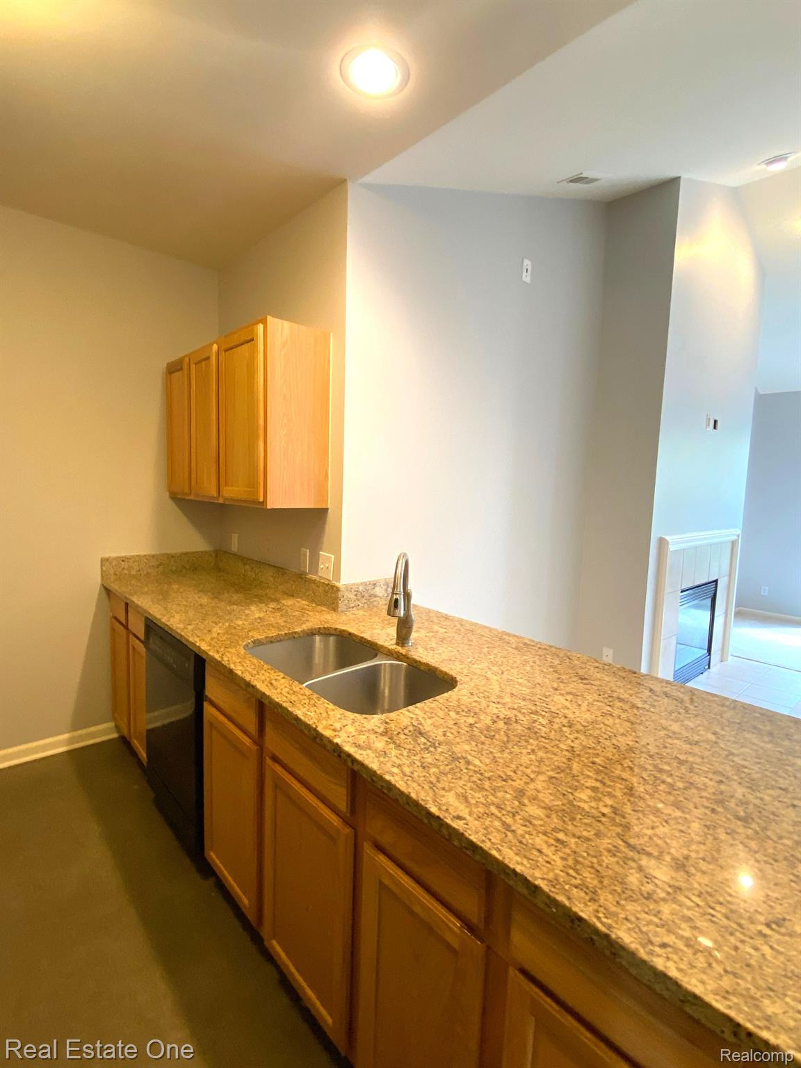 1071 ALAMEDA BLVD 22