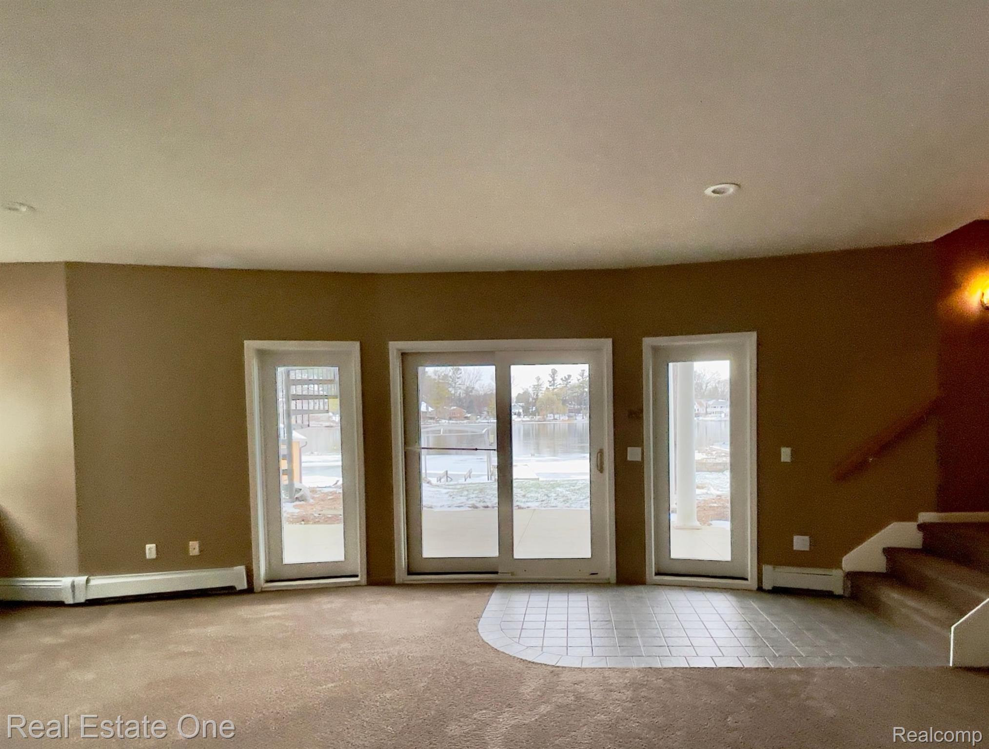 872 DOLLAR BAY DR