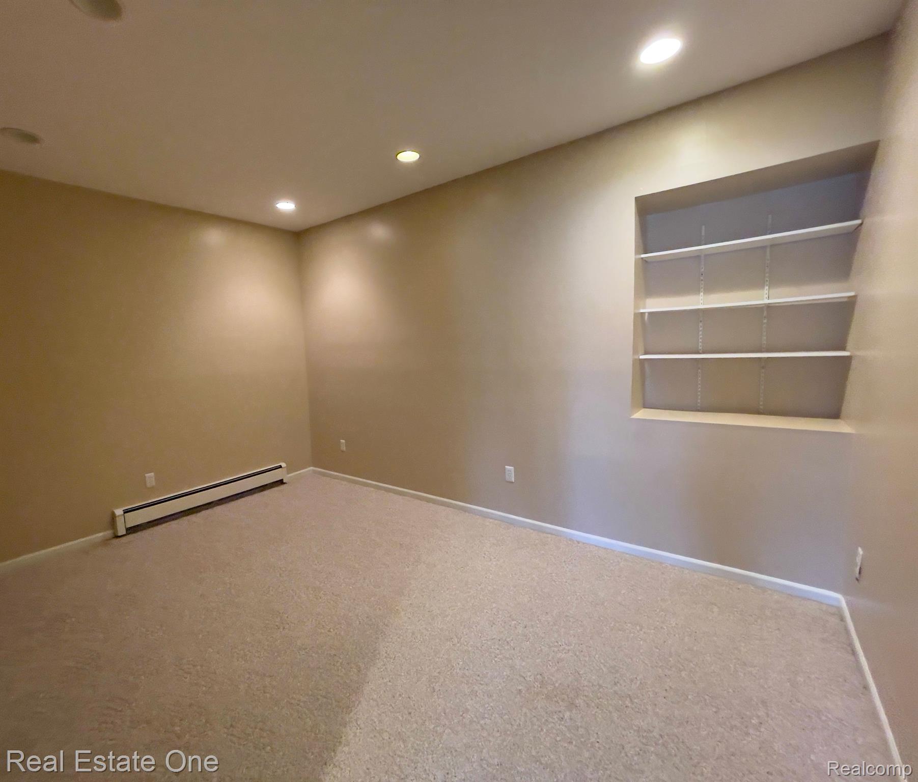 872 DOLLAR BAY DR