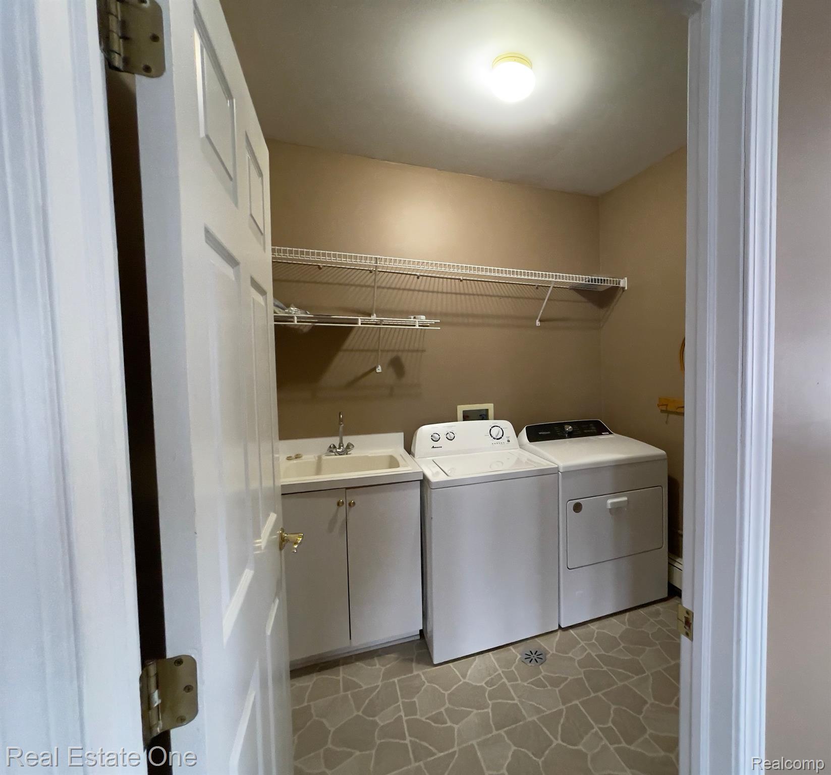 872 DOLLAR BAY DR