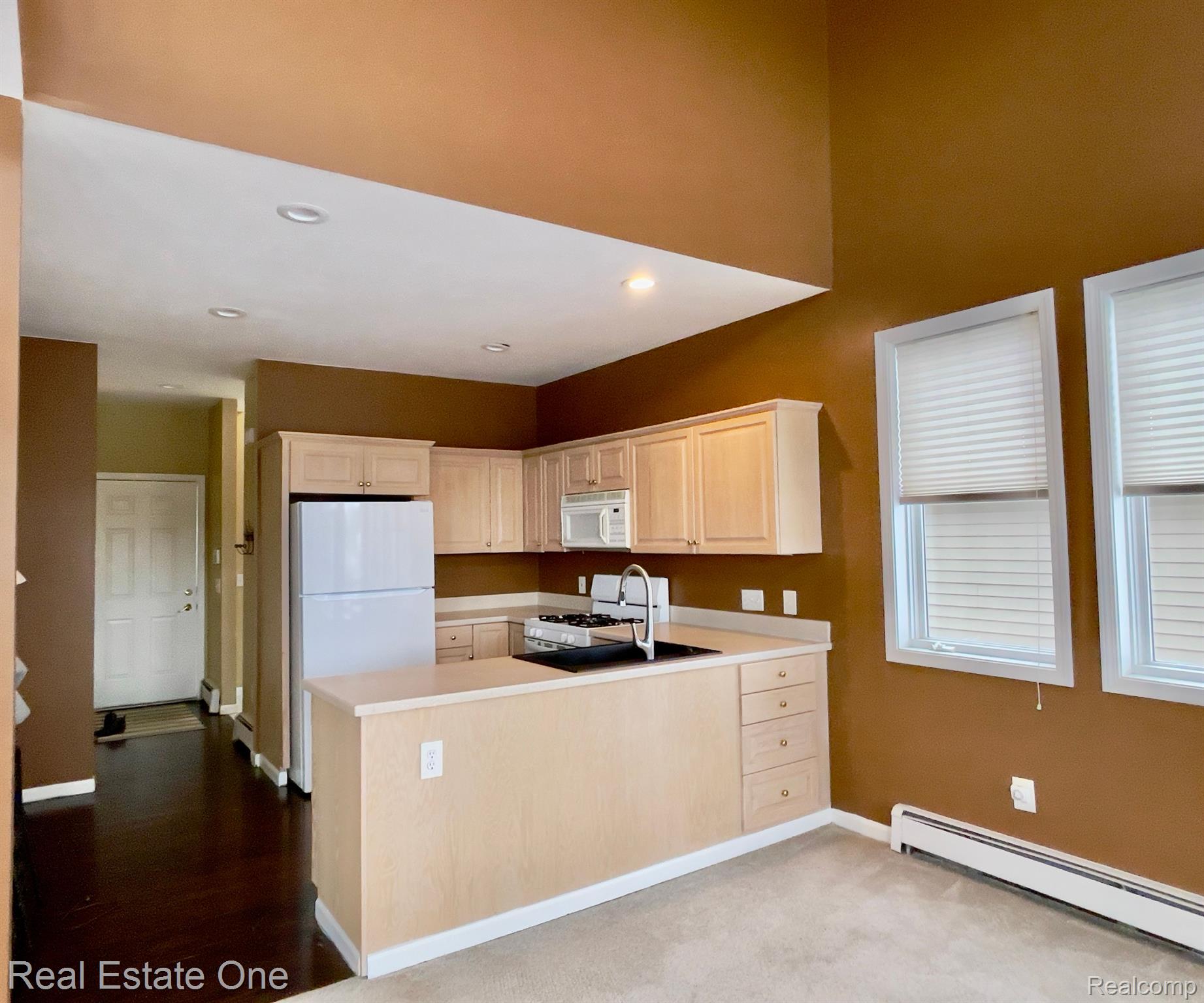 872 DOLLAR BAY DR