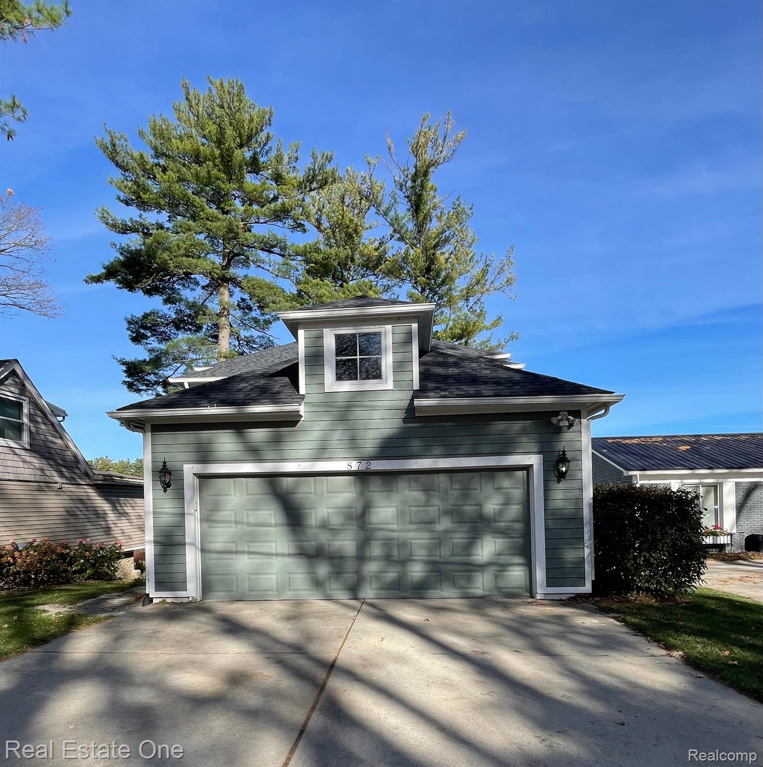 872 DOLLAR BAY DR