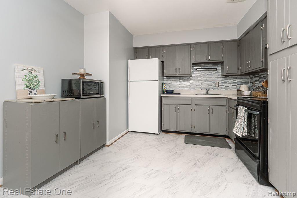 359 N ETON ST 10