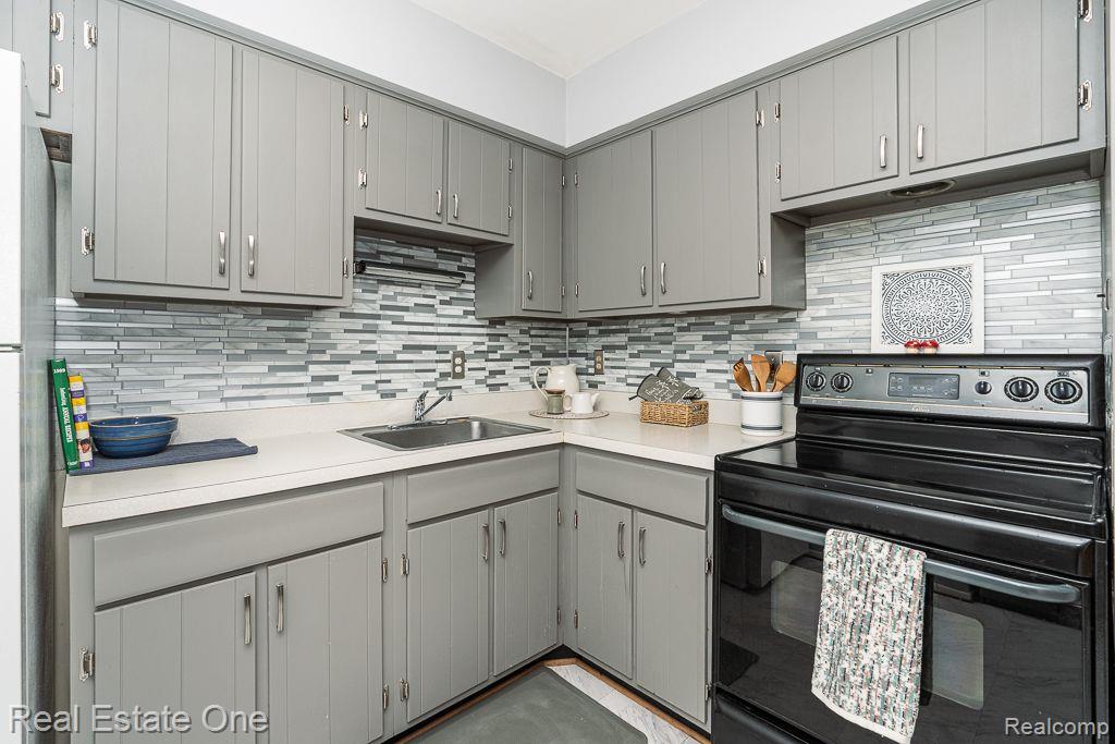 359 N ETON ST 10