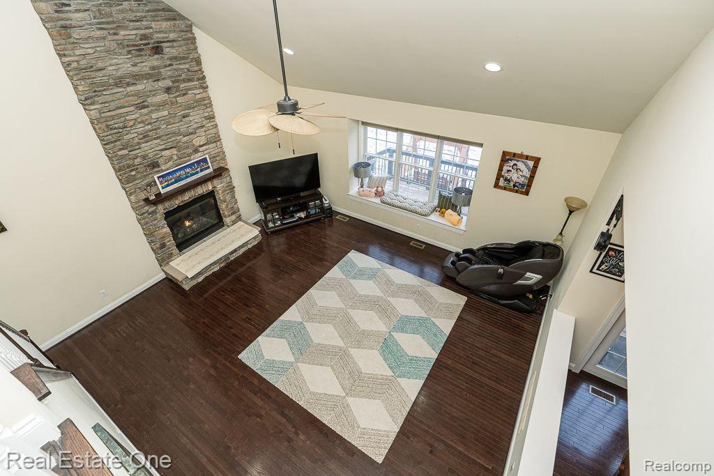 26384 CRESTWOOD DR