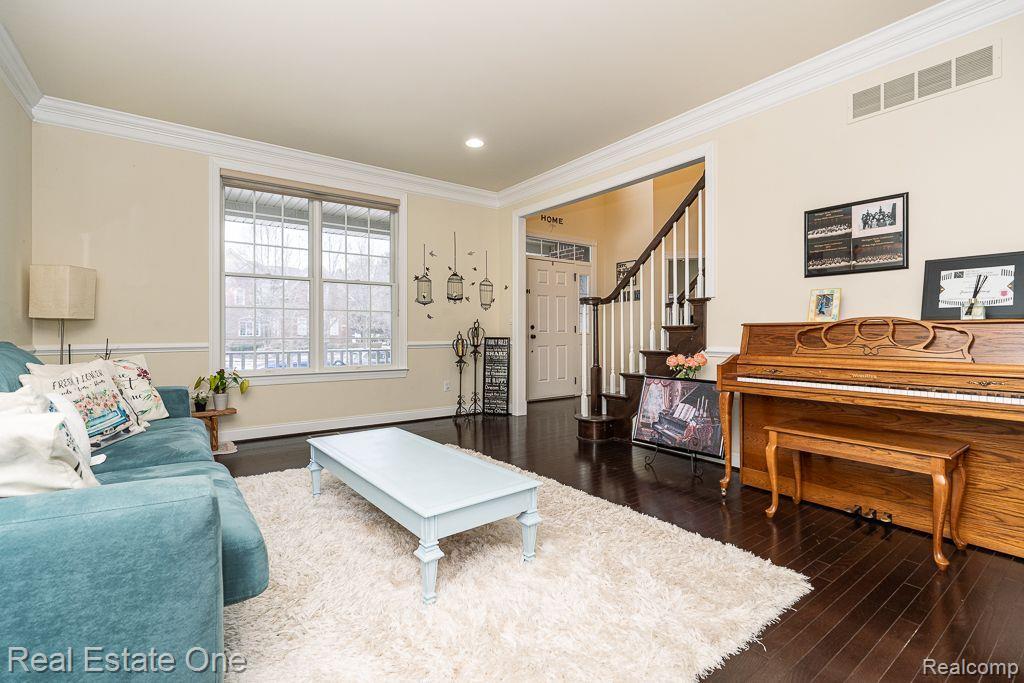 26384 CRESTWOOD DR
