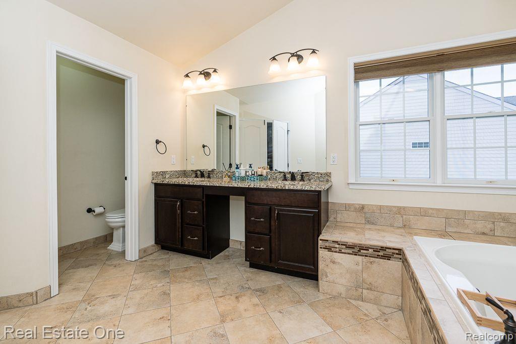 26384 CRESTWOOD DR