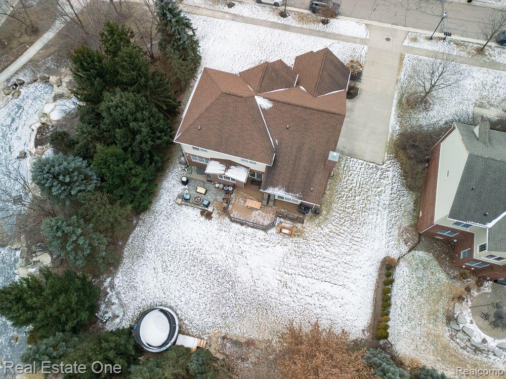26384 CRESTWOOD DR