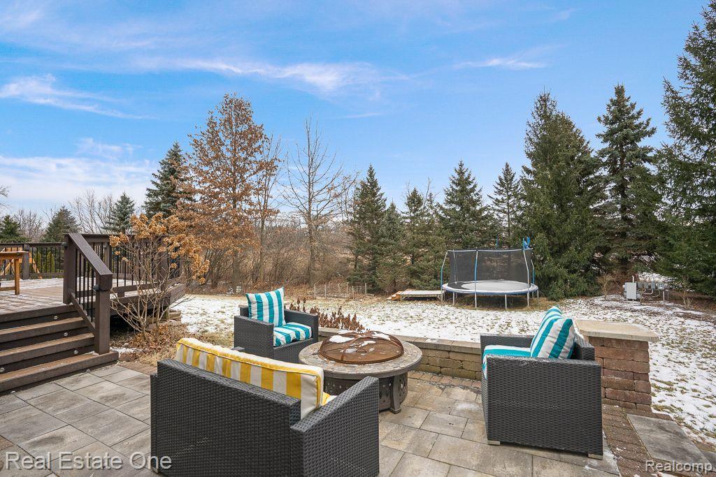 26384 CRESTWOOD DR