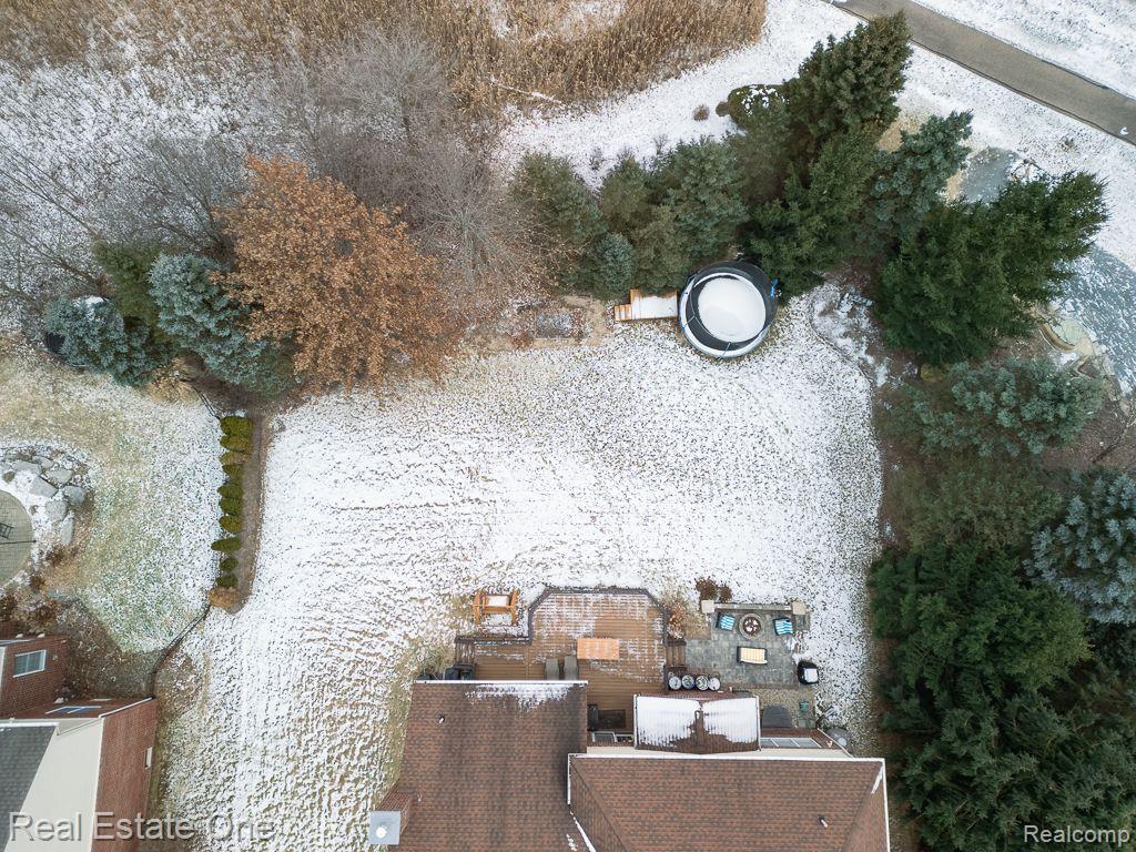 26384 CRESTWOOD DR