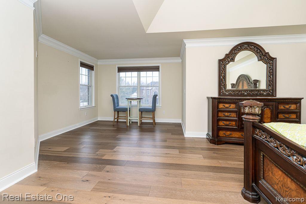 26384 CRESTWOOD DR