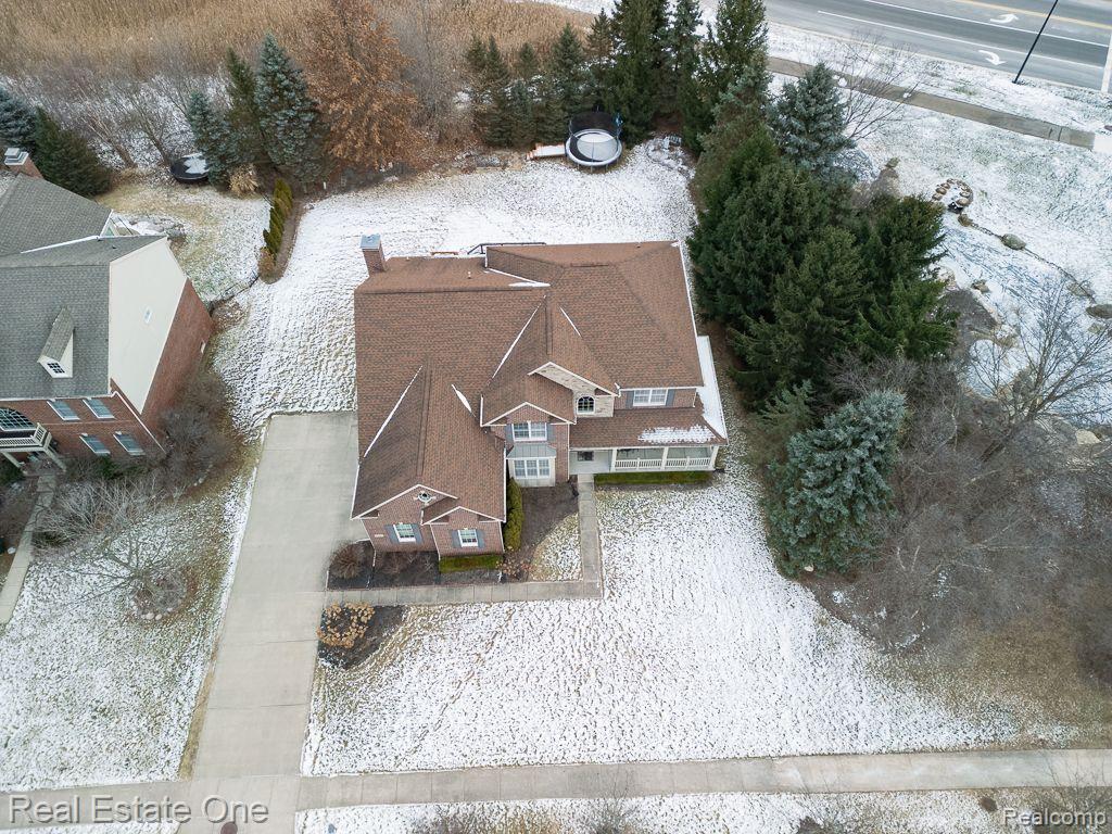 26384 CRESTWOOD DR