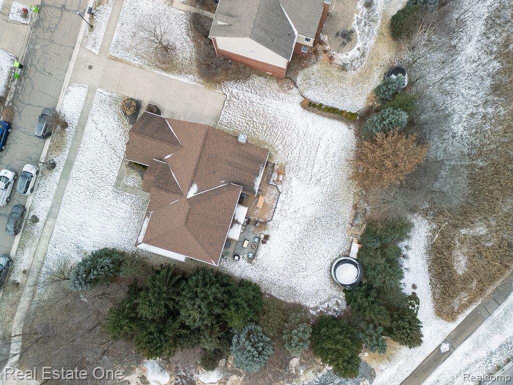 26384 CRESTWOOD DR