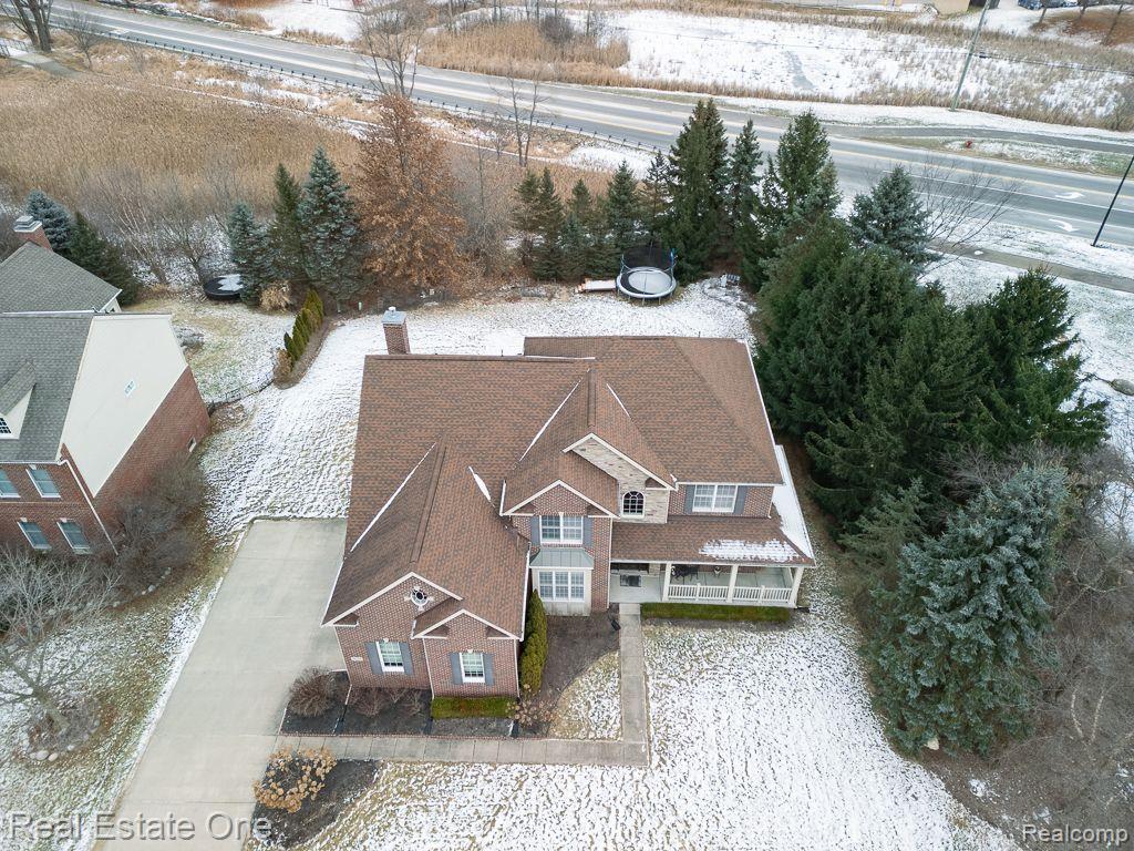 26384 CRESTWOOD DR