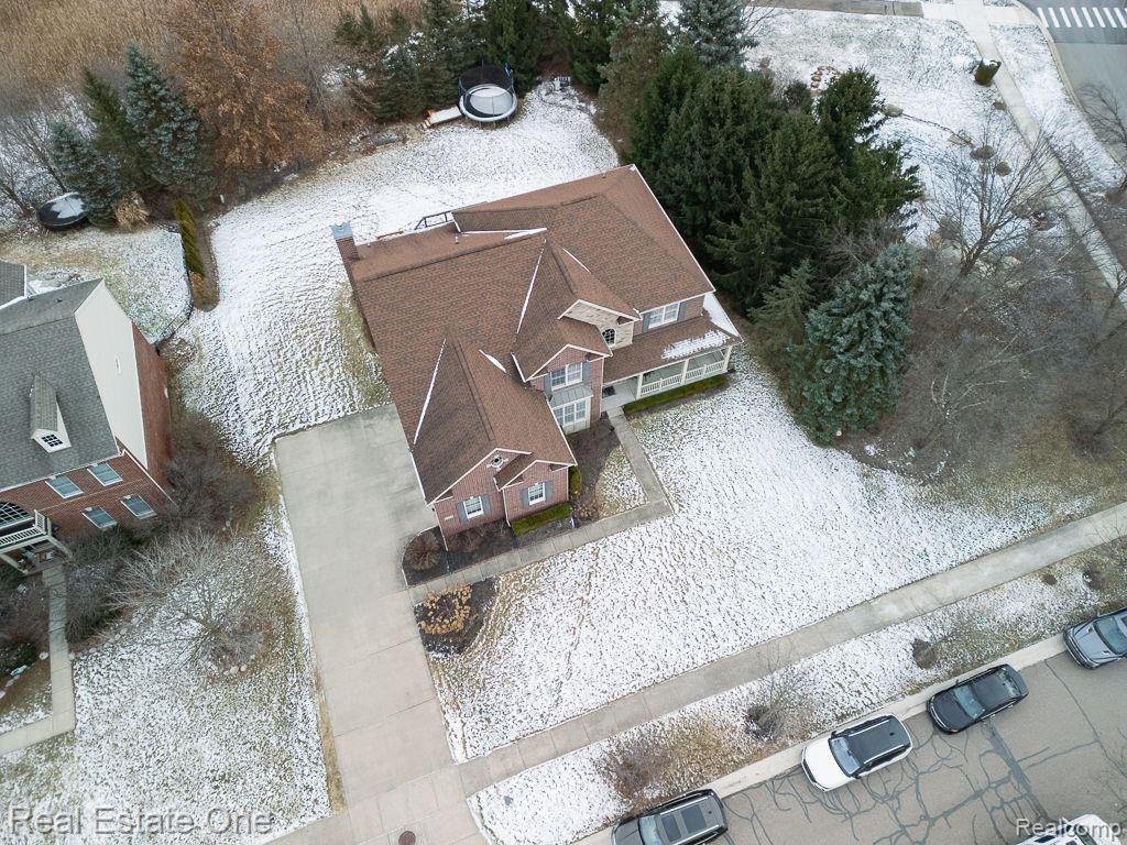 26384 CRESTWOOD DR