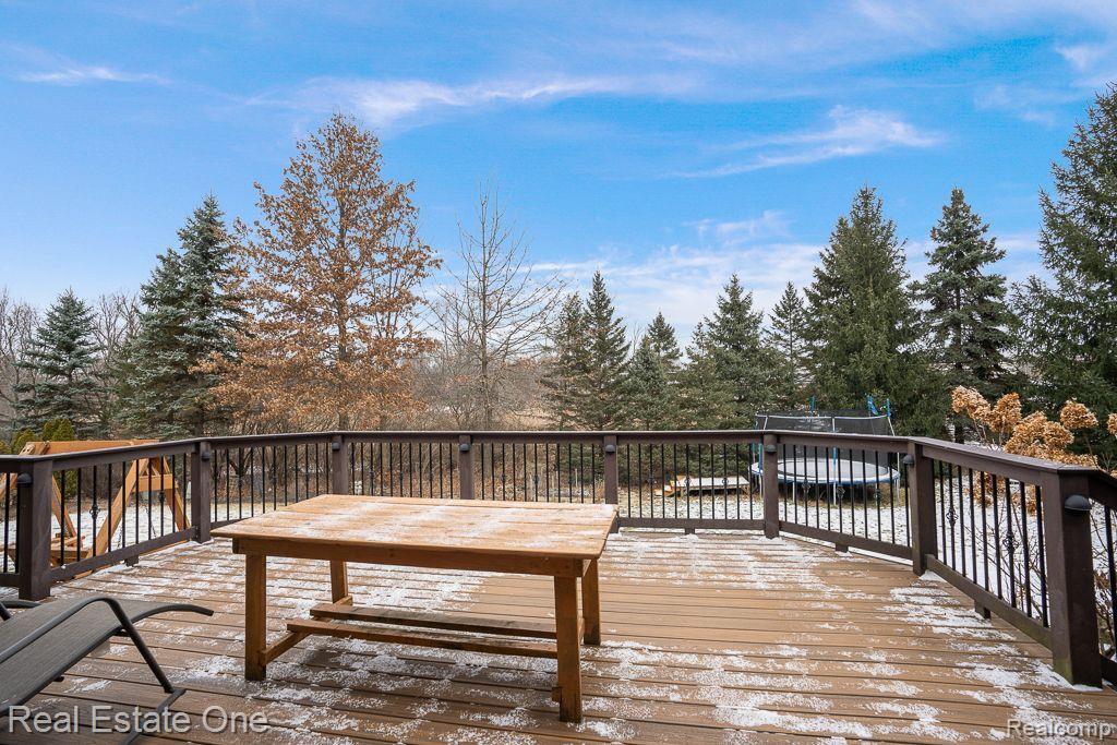 26384 CRESTWOOD DR