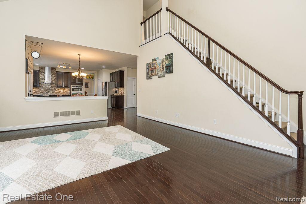 26384 CRESTWOOD DR
