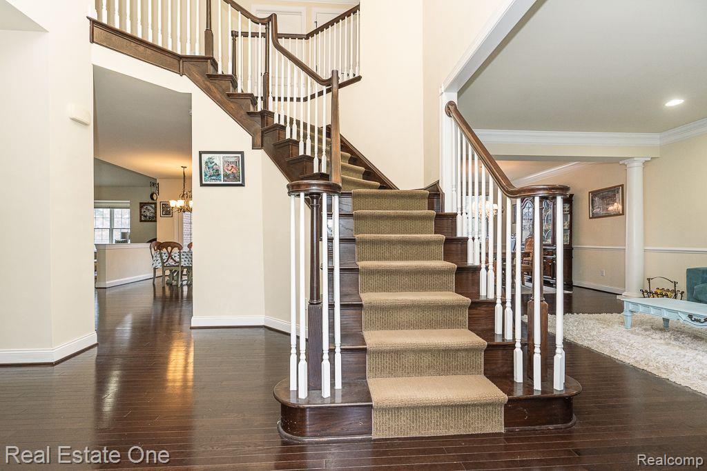 26384 CRESTWOOD DR