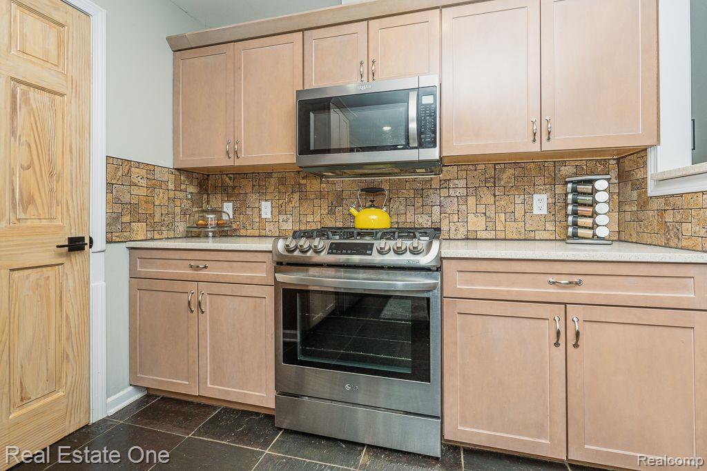 410 Maplehill RD