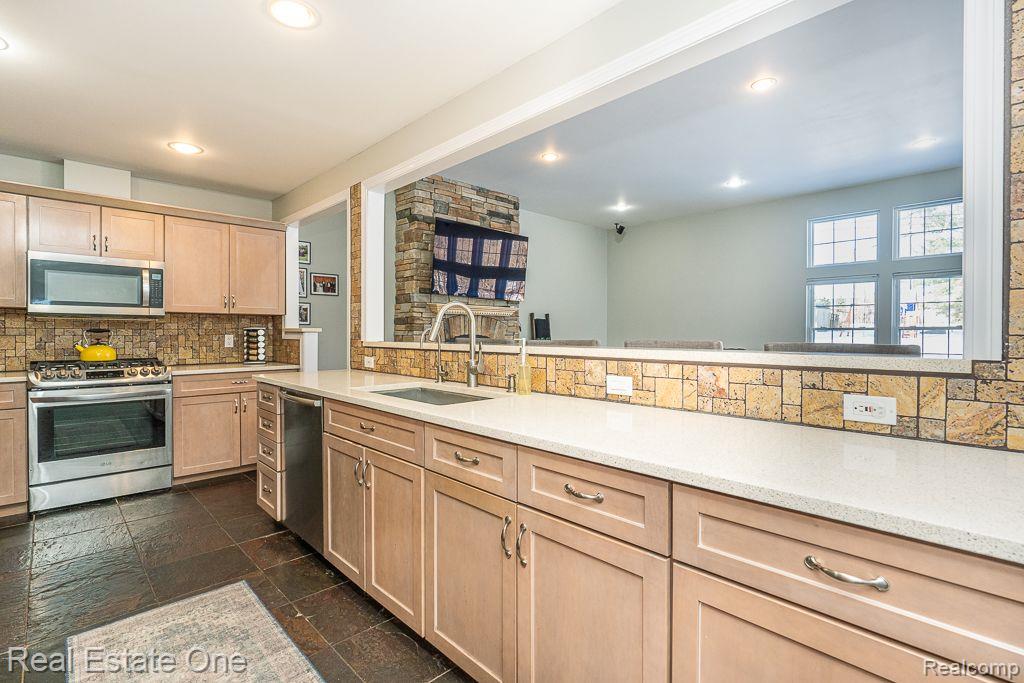 410 Maplehill RD