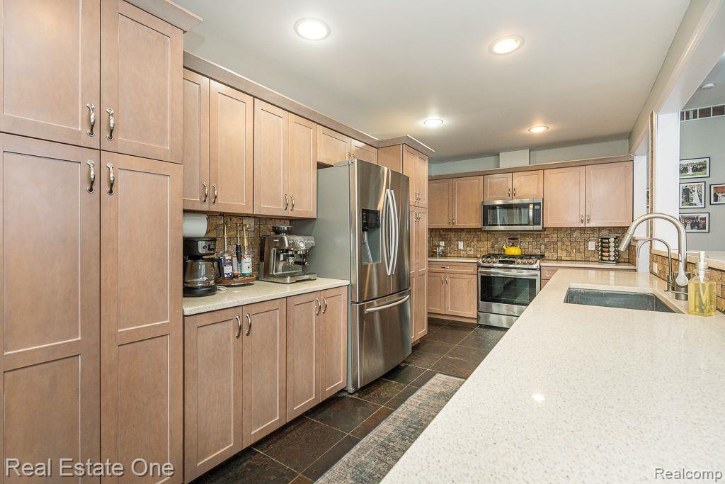 410 Maplehill RD