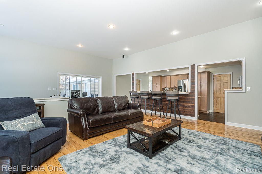 410 Maplehill RD