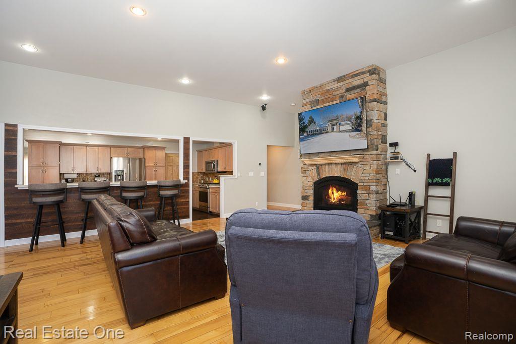 410 Maplehill RD