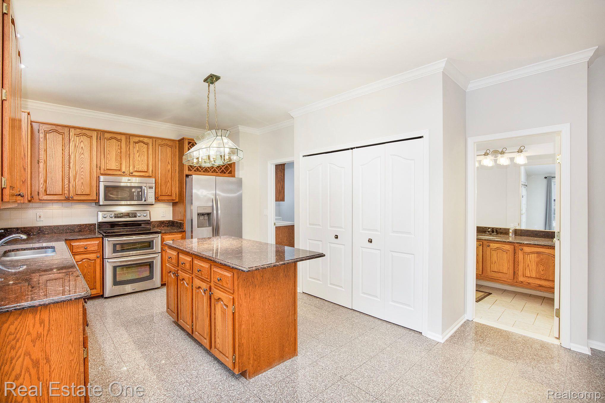 3702 Sleepy Fox DR
