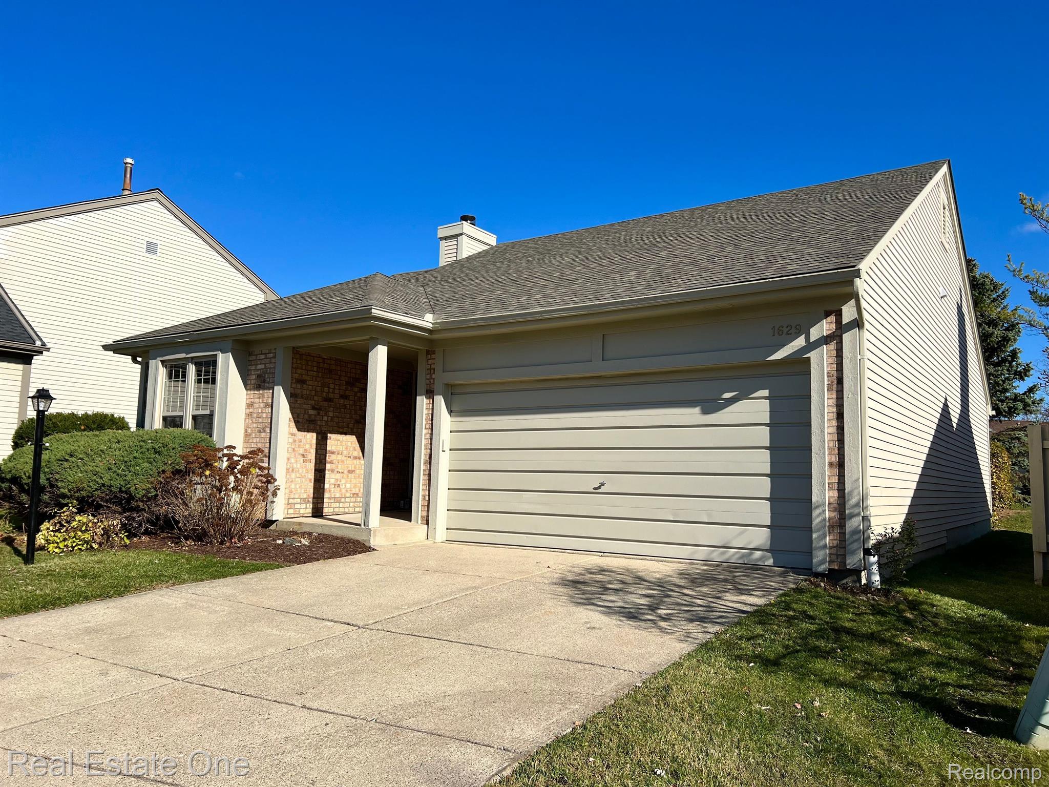 1629 Glenbrooke CRT