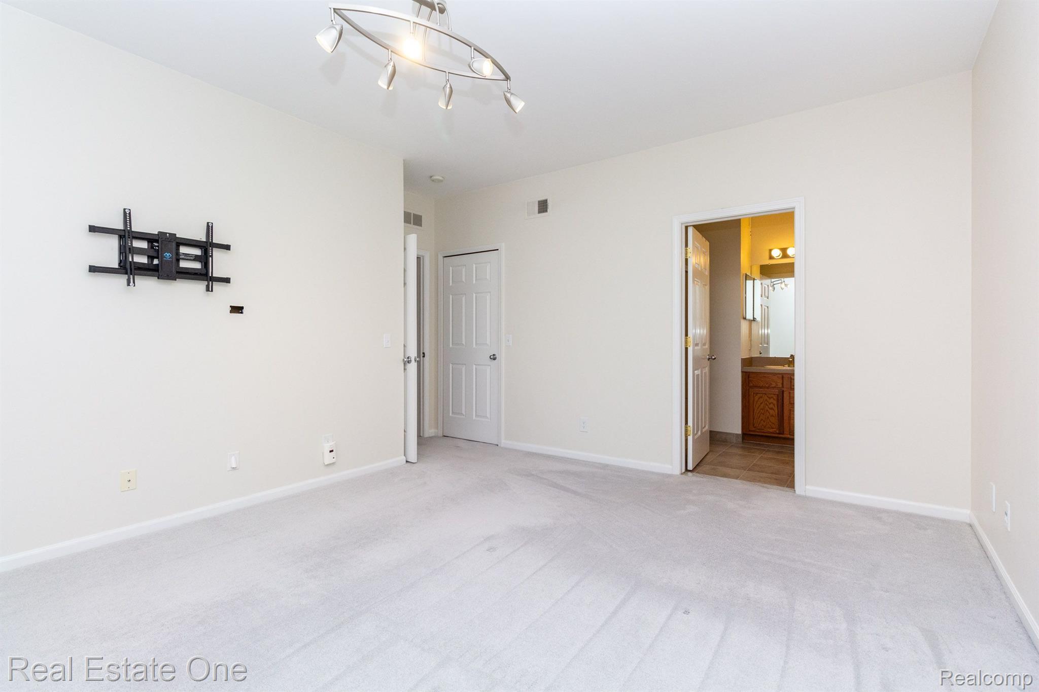 1144 ALAMEDA BLVD