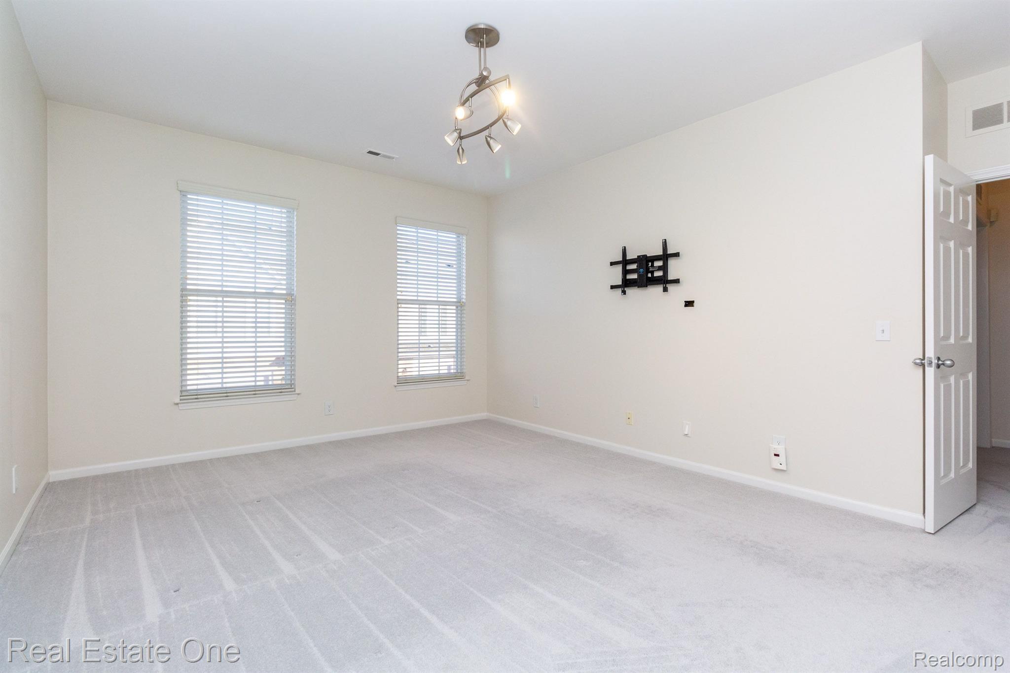 1144 ALAMEDA BLVD