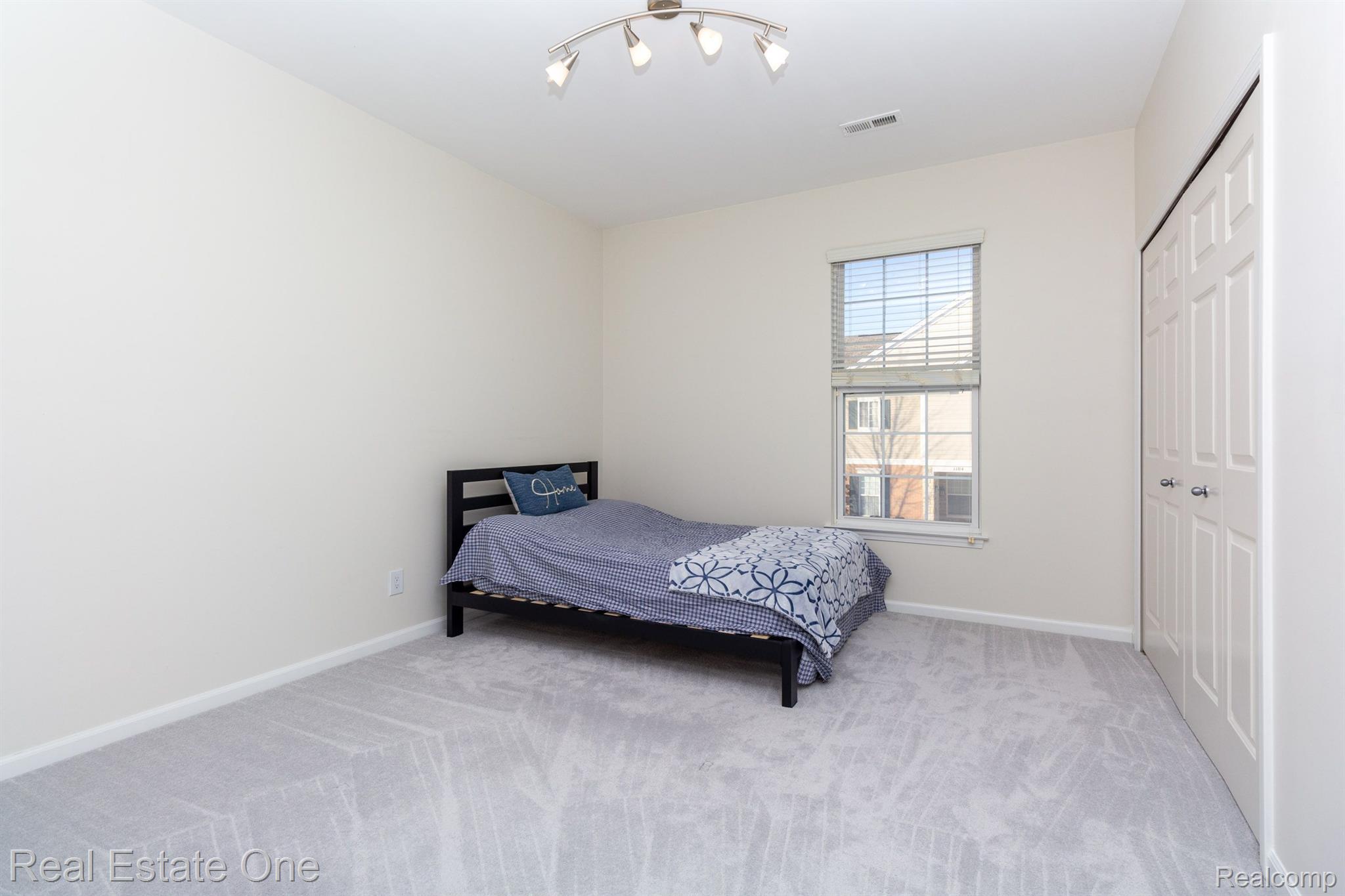 1144 ALAMEDA BLVD