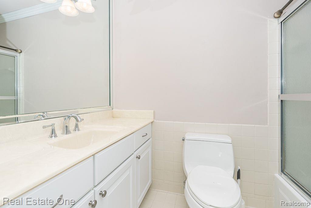 480 BALDWIN AVE 28